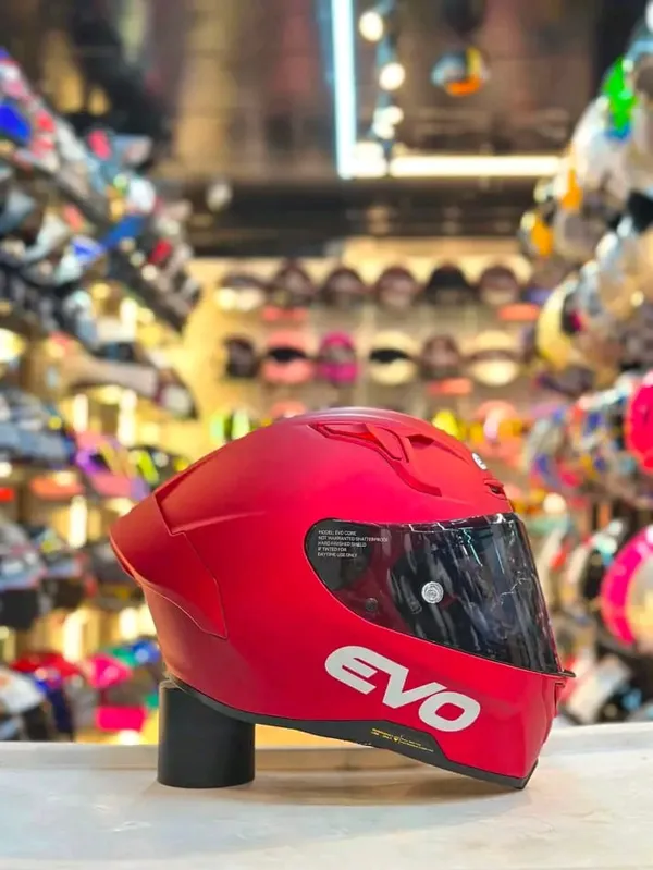 Full-face helmet — Matte Red